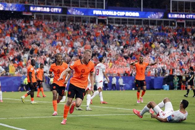 KANSAS - Jan Paul van Hecke of the Netherlands celebrates the 1-3 during the 2026 FIFA World Cup, WM, Weltmeisterschaft, Fussball Group F match between Tunisia and the Netherlands at Kansas City Stadium on June 25, 2026, in Kansas, United States. ROBIN VAN LONKHUIJSEN ANP FIFA World Cup 2026 group stage 2026 xVIxANPxSportx xxANPxIVx 561999111 originalFilename: 561999111.jpg