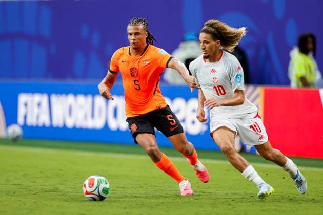 KANSAS CITY, 25-06-2026, Kansas City Stadium, World Cup 2026 Match between Tunesia and The Netherlands. Picture Shows Netherlands player Nathan Ake and Tunisia player Hannibal Mejbri Tunesia - Netherlands (World Cup 2026)  x204649604x Copyright: