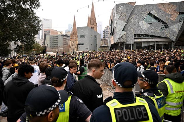 WORLD CUP LIVE SITE MELBOURNE, Socceroos supporters wait to watch the FIFA World Cup, WM, Weltmeisterschaft, Fussball Group D match between Australia and Paraguay at a live site at Federation Square, in Melbourne, Friday, June 26, 2026 ( NO ARCHIVING MELBOURNE VICTORIA AUSTRALIA  Copyright: xJOELxCARRETTx 20260626113398612723