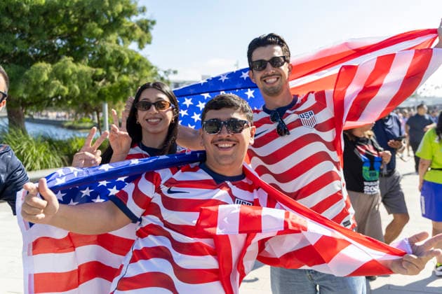 June 25, 2026, Los Angeles, California, USA: Soccer fans arrive before the FIFA World Cup, WM, Weltmeisterschaft, Fussball Group D match between the United States and Turkey at SoFi Stadium in Inglewood, Calif., Thursday, June 25, 2026. World Cup 2026: United States Vs Turkey  - ZUMAc68_ 20260625_zaf_c68_002 Copyright: xRingoxChiux