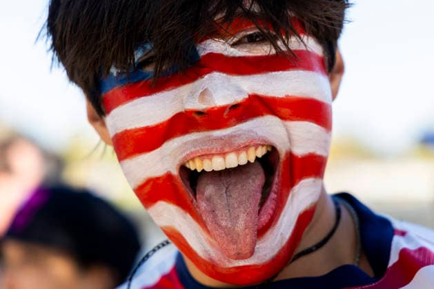 June 25, 2026, Los Angeles, California, USA: A soccer fan with a painted face arrives before the FIFA World Cup, WM, Weltmeisterschaft, Fussball Group D match between the United States and Turkey at SoFi Stadium in Inglewood, Calif., Thursday, June 25, 2026. World Cup 2026: United States Vs Turkey  - ZUMAc68_ 20260625_zaf_c68_003 Copyright: xRingoxChiux