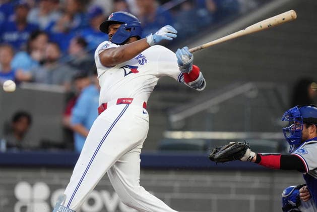 June 25, 2026, Toronto, On, CANADA: Toronto Blue Jays Vladimir Guerrero Jr. (27) hits a foul ball as Texas Rangers catcher Kyle Higashioka (11) looks on during fourth inning MLB, Baseball Herren, USA baseball action in Toronto, on Thursday, June 25, 2026. Canada News - June 25, 2026  - ZUMAc35_ 20260625_zaf_c35_116 Copyright: xNathanxDenettex