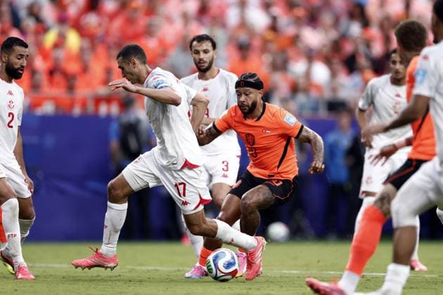 KANSAS - (lr) Ellyes Skhiri of Tunisia, Memphis Depay of the Netherlands during the FIFA World Cup, WM, Weltmeisterschaft, Fussball 2026 Group F match between Tunisia and the Netherlands at Kansas City Stadium on June 25, 2026 in Kansas, United States. ROBIN VAN LONKHUIJSEN ANP FIFA World Cup 2026 group stage 2026 xVIxANPxSportx xxANPxIVx 562000816 originalFilename: 562000816.jpg