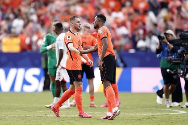 KANSAS - (lr) Teun Koopmeiners of the Netherlands, Ryan Gravenberch of the Netherlands celebrate the victory after the FIFA 2026 World Cup Group F match between Tunisia and the Netherlands at Kansas City Stadium on June 25, 2026, in Kansas, United States. ROBIN VAN LONKHUIJSEN ANP FIFA World Cup, WM, Weltmeisterschaft, Fussball 2026 group stage 2026 xVIxANPxSportx xxANPxIVx 562001330 originalFilename: 562001330.jpg
