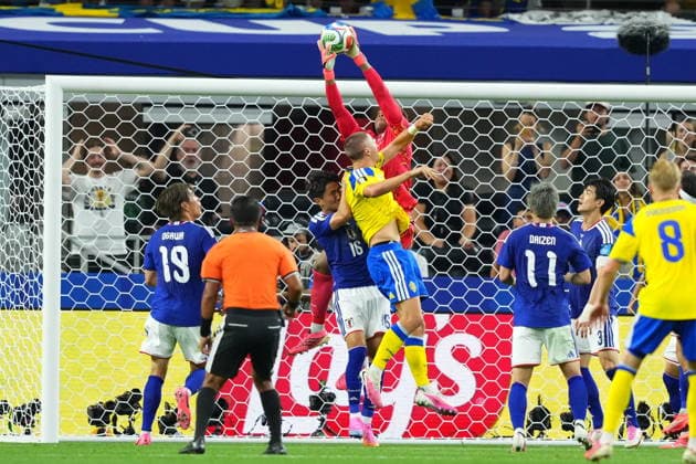 FIFA World Cup, WM, Weltmeisterschaft, Fussball 2026 - Group F - Japan vs Sweden Goalkeeper Zion Suzuki of Japan makes a save during the FIFA World Cup 2026 group stage match Japan against Sweden, in Dallas, Texas, USA, 25 June 2026. DALLAS United States  Copyright: xJEFFREYxMCWHORTERx