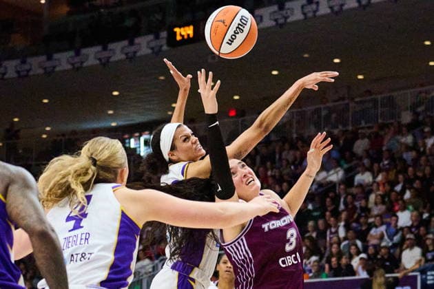 June 25, 2026, Toronto, On, Canada: Toronto Tempo s Marina Mabrey (3) and Los Angeles Sparks Rae Burrell (12), centre, vie for control of the ball during first half WNBA, Basketball Damen, USA basketball action in Toronto, on Thursday, June 25, 2026. Canada News - June 25, 2026  - ZUMAc35_ 20260625_zaf_c35_125 Copyright: xSammyxKoganx