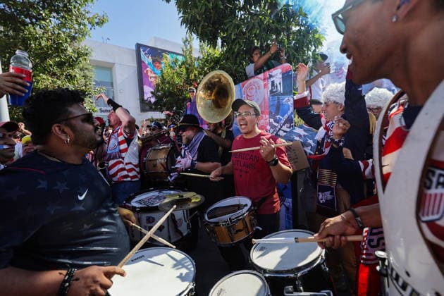 FIFA World Cup, WM, Weltmeisterschaft, Fussball 2026 - Group D - Turkey vs USA USA fans cheer ahead of the FIFA World Cup 2026 group stage match Turkey against USA, in Los Angeles, USA, 25 June 2026. LOS ANGELES United States  Copyright: xCHRISTOPHERxTORRESx