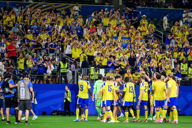 260625 Players and fans of Sweden after the FIFA World Cup, WM, Weltmeisterschaft, Fussball 2026 football match between Japan and Sweden on June 25, 2026 in Dallas. Photo: Petter Arvidson BILDBYRAN kod PA PA1259 bbeng fotboll football soccer fotball vm fotbolls-vm fotball-vm fotbolls-vm 2026 fifa world cup 2026 sverige sweden sverige a japan publik *** 260625 Players and fans from Sweden after the 2026 FIFA World Cup soccer match between Japan and Sweden on June 25, 2026 in Dallas. Photo by Petter Arvidson, BILDBYRAN. Code: PA PA1259 bbeng soccer football fotball World Cup soccer World Cup 2026 FIFA World Cup 2026 Sweden Sweden A Japan audience  Copyright: PETTERxARVIDSON BB260625PA225