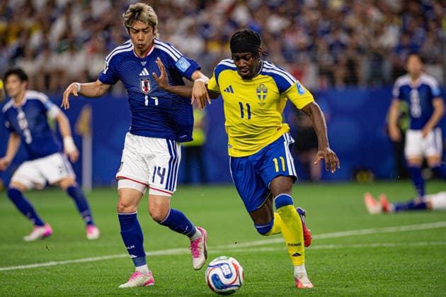 Anthony Elanga of Sweden and Junya Ito of Japan fight for possession during the FIFA World Cup, WM, Weltmeisterschaft, Fussball 2026 Group F match between Japan and Sweden at Dallas Stadium in Arlington, Texas, United States, on June 25th, 2026. (Photo by Riquelve Nata Sports Press Photo)  Copyright: xRiquelvexNata SportsxPressxPhotox Sportspressphoto_SPR177207