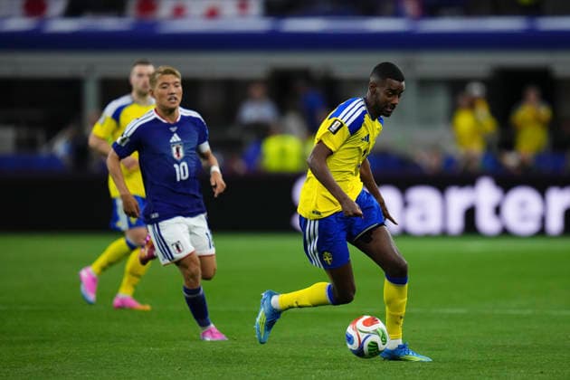 June 25, 2026, Arlington, Texas, United States: Alexander Isak of Sweden runs with the ball during the FIFA World Cup, WM, Weltmeisterschaft, Fussball 2026 Group F match between Japan and Sweden at Dallas Stadium on June 25, 2026 in Dallas, United States. Arlington United States - ZUMAa181 20260625_zaa_a181_046 Copyright: xJosexBretonx