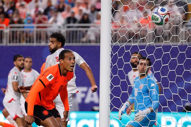 Virgil Van Dijk (L) of the Netherlands reacts to a goal by Jan-Paul Van Hecke during a Group F match of the 2026 FIFA World Cup, WM, Weltmeisterschaft, Fussball between Tunisia and the Netherlands at Arrowhead Stadium in Kansas, United States, 25 June 2026. FIFA World Cup 2026 - Group F Tunisia vs. Netherlands !ACHTUNG: NUR REDAKTIONELLE NUTZUNG!  Copyright: xJuanxIgnacioxRoncoronix GR5270 20260626-55020712829_1
