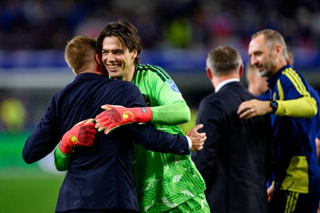 260625 Head coach Graham Potter and goalkeeper Jacob Widell Zetterström of Sweden after the FIFA World Cup, WM, Weltmeisterschaft, Fussball 2026 football match between Japan and Sweden on June 25, 2026 in Dallas. Photo: Ludvig Thunman BILDBYRAN kod LT PA1259 bbeng fotboll football soccer fotball vm fotbolls-vm fotball-vm fotbolls-vm 2026 fifa world cup 2026 sverige sweden sverige a japan *** June 25, 2026: Head coach Graham Potter and goalkeeper Jacob Widell Zetterström of Sweden after the 2026 FIFA World Cup soccer match between Japan and Sweden on June 25, 2026 in Dallas. Photo by Ludvig Thunman, BILDBYRAN. Code: LT PA1259 bbeng soccer football fotball World Cup soccer World Cup 2026 FIFA World Cup 2026 Sweden Sweden A Japan  Copyright: LUDVIGxTHUNMAN BB260625LT162