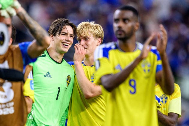 260625 Goalkeeper Jacob Widell Zetterström and Lucas Bergvall of Sweden after the FIFA World Cup, WM, Weltmeisterschaft, Fussball 2026 football match between Japan and Sweden on June 25, 2026 in Dallas. Photo: Petter Arvidson BILDBYRAN kod PA PA1259 bbeng fotboll football soccer fotball vm fotbolls-vm fotball-vm fotbolls-vm 2026 fifa world cup 2026 sverige sweden sverige a japan *** June 25, 2026: Goalkeeper Jacob Widell Zetterström and Lucas Bergvall of Sweden after the 2026 FIFA World Cup soccer match between Japan and Sweden on June 25, 2026 in Dallas. Photo by Petter Arvidson, BILDBYRAN. Code: PA PA1259 bbeng soccer football fotball World Cup soccer World Cup 2026 FIFA World Cup 2026 Sweden Sweden A Japan  Copyright: PETTERxARVIDSON BB260625PA232