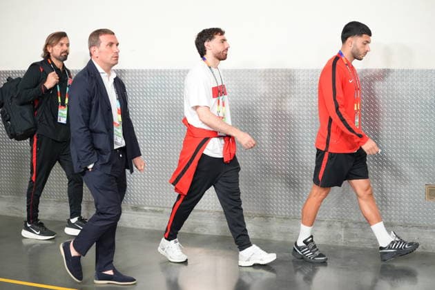 Turkiye v USA - FIFA World Cup, WM, Weltmeisterschaft, Fussball 2026 - Group D LOS ANGELES, CALIFORNIA - JUNE 25: Orkun Kokcu (C), and Oguz Aydin (R) of Turkiye arrive to the stadium prior the 2026 FIFA World Cup First Stage Group D match between Turkiye and USA at the Los Angeles Stadium (SoFi Stadium) in Inglewood, California, United States on June 25, 2026. Tayfun Coskun Anadolu California United States. Editorial use only. Please get in touch for any other usage.  Copyright: x2026xAnadoluxTayfunxCoskunx