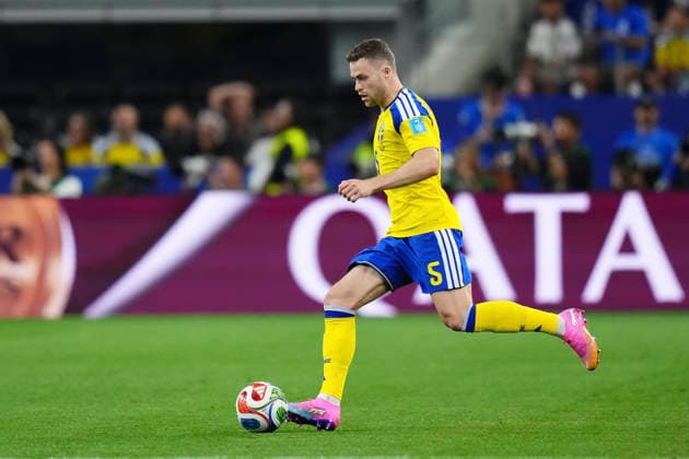 Japan v Sweden: Group F - FIFA World Cup, WM, Weltmeisterschaft, Fussball 2026 Gabriel Gudmundsson of Sweden plays the ball during the FIFA World Cup 2026 Group F match between Japan and Sweden at Dallas Stadium on June 25, 2026 in Dallas, United States. Arlington TX United States  Copyright: xJosexBretonx originalFilename:bretonhernandez-japanvsw260625_npGm4.jpg