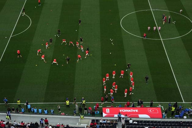 FIFA World Cup, WM, Weltmeisterschaft, Fussball 2026 - Group D - Turkey vs USA Players of Turkey warm up ahead of the FIFA World Cup 2026 group stage match Turkey against USA, in Los Angeles, Califronia, USA, 25 June 2026. LOS ANGELES United States  Copyright: xSCOTTxSTRAZZANTEx