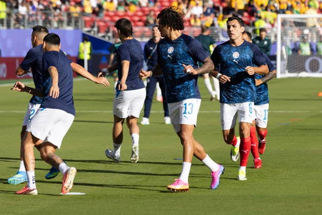 FIFA World Cup, WM, Weltmeisterschaft, Fussball 2026 - Group D - Paraguay vs Australia Players of Paraguay warm up at the FIFA World Cup 2026 group stage match Paraguay against Australia, in Santa Clara, Califronia, USA, 25 June 2026. SANTA CLARA United States  Copyright: xBENJAMINxFANJOYx