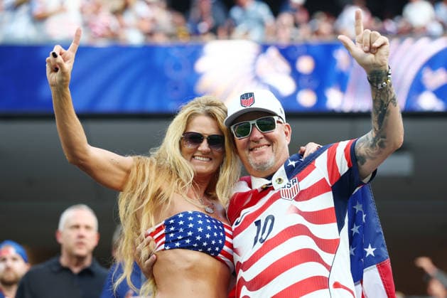 Fans of the USA pose for a photo before the start of a FIFA World Cup, WM, Weltmeisterschaft, Fussball match against Turkey at Los Angeles Stadium in Los Angeles, on Thursday, June 25, 2026.  LAP20260625803 CHRISTIANxBRUNSKILL
