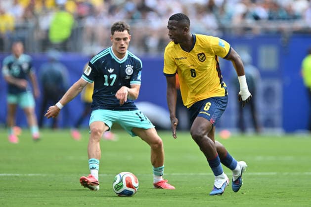 June 25, 2026, East Rutherford, New Jersey, United States of America: East Rutherford, United States of America. 25 Jun, 2026. Ecuador defender WILLIAN PACHO (6) and Germany midfielder FLORIAN WIRTZ (17) in action during a World Cup 2026 Group E match. Ecuador defeated Germany 2 to 1. Credit: , Jr. Zuma Press East Rutherford United States of America - ZUMAa301 20260625_aaf_a301_009 Copyright: xBrooksxVonxArxx