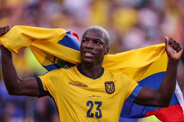 2026 World Cup - Ecuador vs. Germany NEW JERSEY, USA JUNE 25, 2026: Caicedo Moises ( 23) of Ecuador celebrates with the national flag after Ecuador s 2-1 victory over Germany in the FIFA World Cup, WM, Weltmeisterschaft, Fussball 2026 Group E match at New York New Jersey Stadium on June 25, 2026. The win secured Ecuador s place in the Round of 32 alongside Germany. NEW JERSEY United States of America Copyright: x xAymanxArefxMohamedxSaadxElxDinx xJNAxPressx