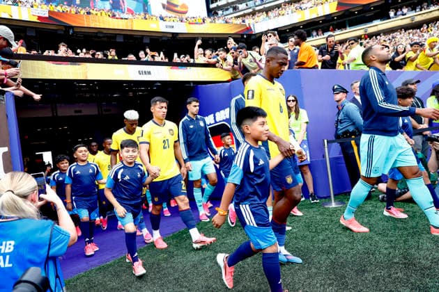 June 25,2026: Before the game, Ecuador walks on the field for introductions in a FIFA World Cup, WM, Weltmeisterschaft, Fussball match at MetLife Stadium in East Rutherford, NJ. Ecuador defeats Germany 2-1. Cal Media East Rutherford United States of America - ZUMAc04_ 20260625_faf_c04_024 Copyright: xShaquanxWoodyx
