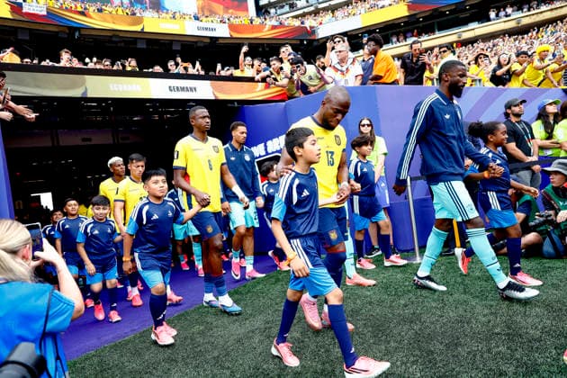 June 25,2026: Before the game, Ecuador walks on the field for introductions in a FIFA World Cup, WM, Weltmeisterschaft, Fussball match at MetLife Stadium in East Rutherford, NJ. Ecuador defeats Germany 2-1. Cal Media East Rutherford United States of America - ZUMAc04_ 20260625_faf_c04_018 Copyright: xShaquanxWoodyx