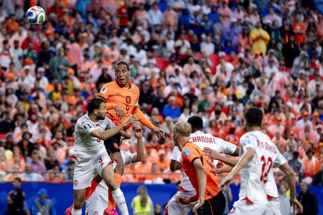 KANSAS - (lr) Montassar Talbi of Tunisia and Virgil van Dijk of the Netherlands during the FIFA 2026 World Cup Group F match between Tunisia and the Netherlands at Kansas City Stadium on June 25, 2026, in Kansas, United States. ROBIN VAN LONKHUIJSEN ANP FIFA World Cup, WM, Weltmeisterschaft, Fussball 2026 group stage 2026 xVIxANPxSportx xxANPxIVx 562006016 originalFilename: 562006016.jpg