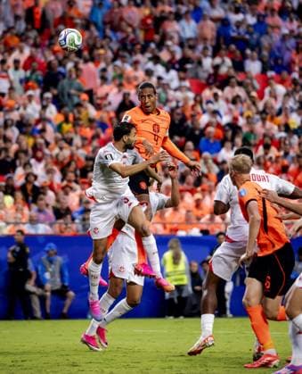 KANSAS - (lr) Montassar Talbi of Tunisia and Virgil van Dijk of the Netherlands during the FIFA 2026 World Cup Group F match between Tunisia and the Netherlands at Kansas City Stadium on June 25, 2026, in Kansas, United States. ROBIN VAN LONKHUIJSEN ANP FIFA World Cup, WM, Weltmeisterschaft, Fussball 2026 group stage 2026 xVIxANPxSportx xxANPxIVx 562006024 originalFilename: 562006024.jpg