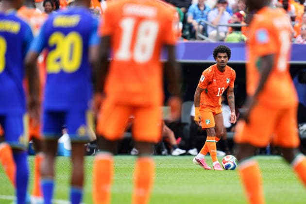 June 25, 2026: Ivory Coast Defender Christopher Operi (13) prepares for a free kick during the first half of a World Cup Match against Curacao at Philadelphia Stadium in Philadelphia, Pennsylvania. CSM FIFA World Cup, WM, Weltmeisterschaft, Fussball 2026: Ivory Coast Vs Curacao JUN 25  - ZUMAc04_ 20260625_zma_c04_278 Copyright: xKylexRoddenx