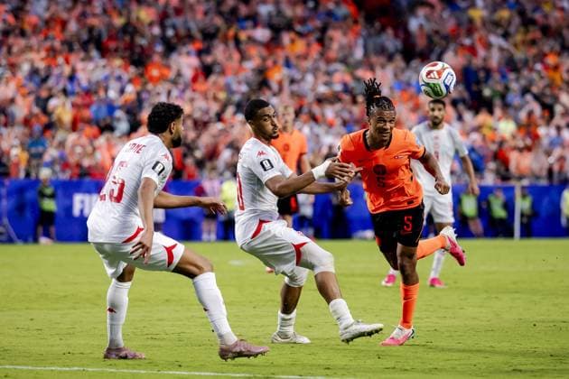 KANSAS - (lr) Anis Slimane of Tunisia, Yan Valery of Tunisia and Nathan Ake of the Netherlands during the 2026 FIFA World Cup, WM, Weltmeisterschaft, Fussball Group F match between Tunisia and the Netherlands at Kansas City Stadium on June 25, 2026 in Kansas, United States. ROBIN VAN LONKHUIJSEN ANP FIFA World Cup 2026 group stage 2026 xVIxANPxSportx xxANPxIVx 562006135 originalFilename: 562006135.jpg