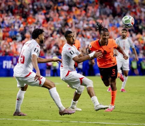 KANSAS - (lr) Anis Slimane of Tunisia, Yan Valery of Tunisia and Nathan Ake of the Netherlands during the 2026 FIFA World Cup, WM, Weltmeisterschaft, Fussball Group F match between Tunisia and the Netherlands at Kansas City Stadium on June 25, 2026 in Kansas, United States. ROBIN VAN LONKHUIJSEN ANP FIFA World Cup 2026 group stage 2026 xVIxANPxSportx xxANPxIVx 562006143 originalFilename: 562006143.jpg