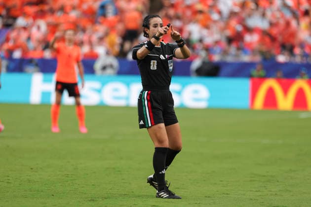 KANSAS CITY, MO - JUNE 25: Referee Katia Garcia makes a call in the first half of the FIFA World Cup, WM, Weltmeisterschaft, Fussball 2026 Group F match between Tunisia and Netherlands on June 25, 2026 at Kansas City Stadium in Kansas City, MO. (Photo by Scott Winters Icon Sportswire) SOCCER: JUN 25 FIFA World Cup 26 Group F - Tunisia vs Netherlands EDITORIAL USE ONLY Icon2606250198