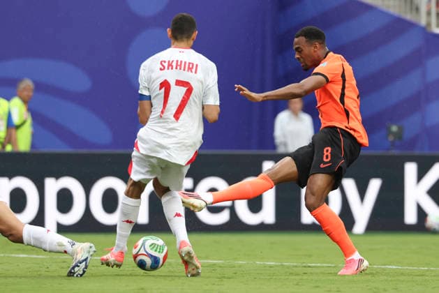 KANSAS CITY, MO - JUNE 25: Ryan Gravenberch 8 of Netherlands takes a shot in the first half of the FIFA World Cup, WM, Weltmeisterschaft, Fussball 2026 Group F match between Tunisia and Netherlands on June 25, 2026 at Kansas City Stadium in Kansas City, MO. (Photo by Scott Winters Icon Sportswire) SOCCER: JUN 25 FIFA World Cup 26 Group F - Tunisia vs Netherlands EDITORIAL USE ONLY Icon2606250237