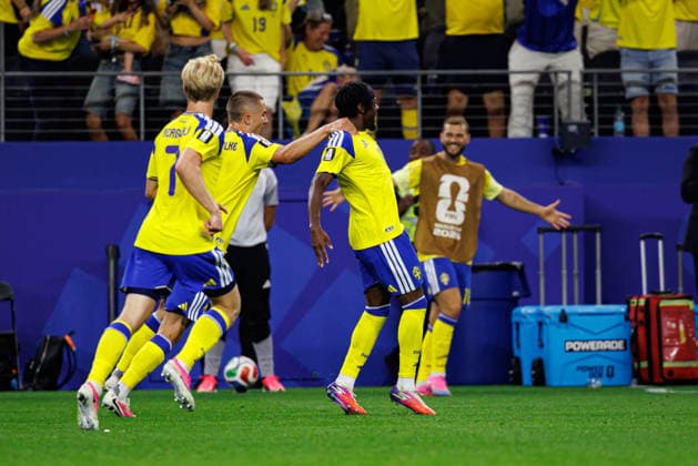 Gustaf Lagerbielke and Anthony Elanga seen celebrating after scoring goal during FIFA World Cup, WM, Weltmeisterschaft, Fussball 2026 game between national teams of Japan an Sweden (Grzegorz Wajda Ball Raw Images) Arlington Dallas Stadium USA Copyright: xGrzegorzxWajdax grzegorzwajda_japan_sweden_2526_3-4