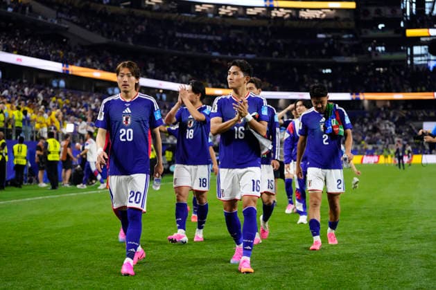 June 25, 2026, Arlington, Texas, United States: Players of Japan greet the supporters during the FIFA World Cup, WM, Weltmeisterschaft, Fussball 2026 Group F match between Japan and Sweden at Dallas Stadium on June 25, 2026 in Dallas, United States. Arlington United States - ZUMAa181 20260625_zaa_a181_063 Copyright: xJosexBretonx