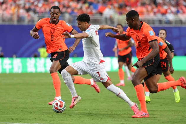 KANSAS CITY, MO - JUNE 25: Elias Achouri 7 of Tunisia sprints between two defenders in the second half of the FIFA World Cup, WM, Weltmeisterschaft, Fussball 2026 Group F match between Tunisia and Netherlands on June 25, 2026 at Kansas City Stadium in Kansas City, MO. (Photo by Scott Winters Icon Sportswire) SOCCER: JUN 25 FIFA World Cup 26 Group F - Tunisia vs Netherlands EDITORIAL USE ONLY Icon2606250678