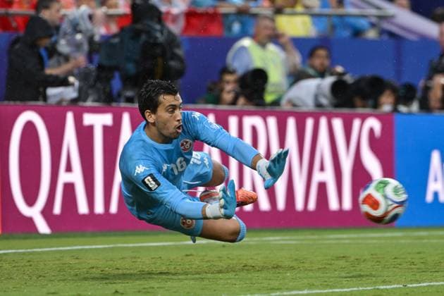 Aymen Dahmen of Tunisia dives and makes a save Tunisia v Netherlands, 2026 FIFA World Cup, WM, Weltmeisterschaft, Fussball 2026 Group F, International Football, Kansas City Stadium, Kansas City, USA - 25 Jun 2026Kansas Kansas City Stadium Missouri (MO) United States of America  Copyright: xTimxVizer Shutterstockx 16963088l