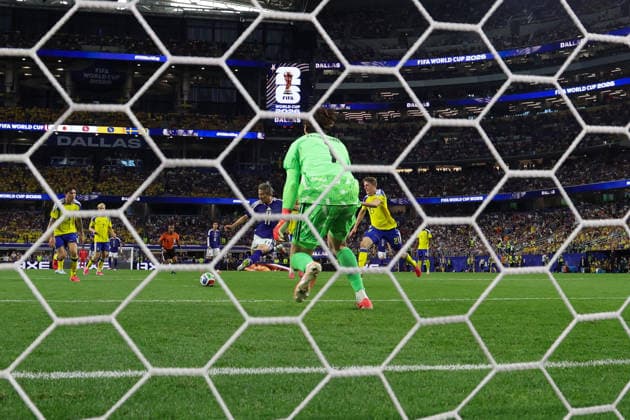 ARLINGTON, TX - JUNE 25: Daizen Maeda 11 of Japan scores a goal as Jacob Widell Zetterstrom 1 of Sweden readies for an attempted save during the FIFA World Cup, WM, Weltmeisterschaft, Fussball 2026 Group F match between Japan and Sweden on June 25, 2026, at Dallas Stadium in Dallas, Texas. (Photo by David Buono Icon Sportswire) SOCCER: JUN 25 FIFA World Cup 26 Group F - Japan vs Sweden EDITORIAL USE ONLY Icon260623074