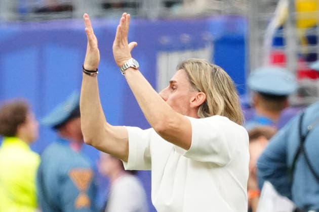 Trainer Coach Sebastian Beccacece (Ecuador) feuert sein Team an - New York 25.06.2026: Deutschland vs. Ecuador, MetLife Stadium, World Cup 26 Gruppe E, 3. Spieltag *** Coach Sebastian Beccacece of Ecuador cheers on his team New York, June 25, 2026 Germany vs. Ecuador, MetLife Stadium, World Cup 26, Group E, Matchday 3