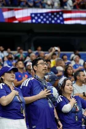 Fans of Japan attend the FIFA World Cup, WM, Weltmeisterschaft, Fussball 2026 Group F match between Japan and Sweden at AT&T Stadium in Dallas, USA, 25 June 2025. FIFA World Cup 2026 - Group F - Japan vs. Sweden !ACHTUNG: NUR REDAKTIONELLE NUTZUNG!  Copyright: xMariscalx GR5059 20260626-55020713130_1
