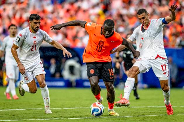 KANSAS CITY - (l-r) Mohamed Amine Ben Hmida of Tunisia, Brian Brobbey of the Netherlands and Ellyes Skhiri of Tunisia during the 2026 World Cup at Arrowhead Stadium on June 25, 2026 in Kansas City United States. (Photo by Stefan Koops EYE4IMAGES DeFodi Images) - *** KANSAS CITY l r Mohamed Amine Ben Hmida of Tunisia, Brian Brobbey of the Netherlands, and Ellyes Skhiri of Tunisia during the 2026 World Cup at Arrowhead Stadium on June 25, 2026, in Kansas City, United States. Photo by Stefan Koops, EYE4IMAGES, DeFodi Images