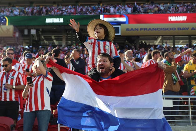 Fans from Paraguay attends the FIFA World Cup, WM, Weltmeisterschaft, Fussball 2026 Group D match between Paraguay and Australia at Levi s stadium in Santa Clara, California, United States, 25 June 2025. FIFA World Cup 2026 - Group D - Paraguay vs. Australia !ACHTUNG: NUR REDAKTIONELLE NUTZUNG!  Copyright: xMiguelxgutierrezx GR5352 20260626-55020713133_1