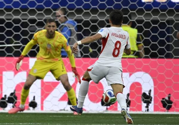 Turkiye v USA - FIFA World Cup, WM, Weltmeisterschaft, Fussball 2026 - Group D LOS ANGELES, CALIFORNIA - JUNE 25: Arda Guler (8) of Turkiye shoots for a goal during the 2026 FIFA World Cup First Stage Group D match between Turkiye and USA at the Los Angeles Stadium (SoFi Stadium) in Inglewood, California, United States on June 25, 2026. Tayfun Coskun Anadolu California United States. Editorial use only. Please get in touch for any other usage.  Copyright: x2026xAnadoluxTayfunxCoskunx