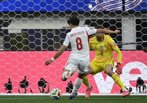 Turkiye v USA - FIFA World Cup, WM, Weltmeisterschaft, Fussball 2026 - Group D LOS ANGELES, CALIFORNIA - JUNE 25: Players of Turkiye celebrate after a goal by Arda Guler (8) during the 2026 FIFA World Cup First Stage Group D match between Turkiye and USA at the Los Angeles Stadium (SoFi Stadium) in Inglewood, California, United States on June 25, 2026. Tayfun Coskun Anadolu California United States. Editorial use only. Please get in touch for any other usage.  Copyright: x2026xAnadoluxTayfunxCoskunx