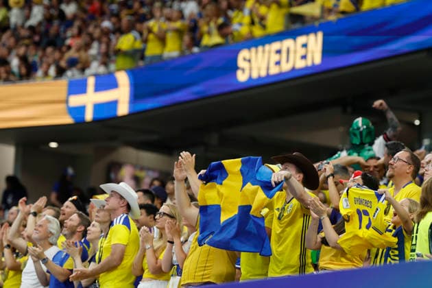 Fans of Sweden attend the FIFA World Cup, WM, Weltmeisterschaft, Fussball 2026 Group F match between Japan and Sweden at AT&T Stadium in Dallas, USA, 25 June 2025. FIFA World Cup 2026 - Group F - Japan vs. Sweden !ACHTUNG: NUR REDAKTIONELLE NUTZUNG!  Copyright: xMariscalx GR5086 20260626-55020713158_1