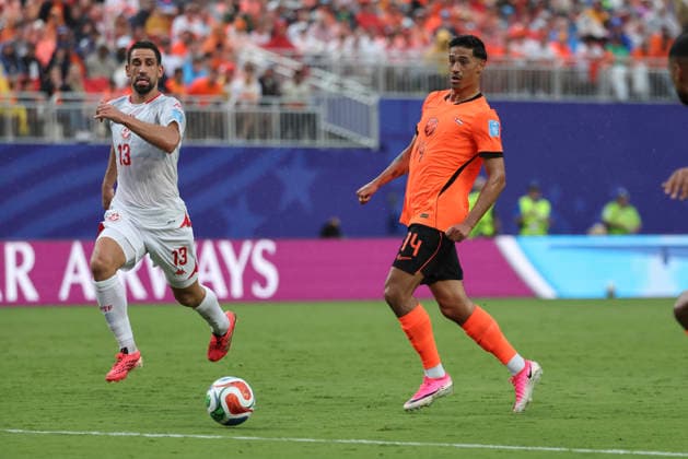 KANSAS CITY, MO - JUNE 25: Tijjani Reijnders 14 of Netherlands sends a ball into the box in the first half of the FIFA World Cup, WM, Weltmeisterschaft, Fussball 2026 Group F match between Tunisia and Netherlands on June 25, 2026 at Kansas City Stadium in Kansas City, MO. (Photo by Scott Winters Icon Sportswire) SOCCER: JUN 25 FIFA World Cup 26 Group F - Tunisia vs Netherlands EDITORIAL USE ONLY Icon2606250306