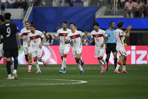 Turkiye v USA - FIFA World Cup, WM, Weltmeisterschaft, Fussball 2026 - Group D LOS ANGELES, CALIFORNIA - JUNE 25: Players of Turkiye celebrate after a goal by Arda Guler (8) during the 2026 FIFA World Cup First Stage Group D match between Turkiye and USA at the Los Angeles Stadium (SoFi Stadium) in Inglewood, California, United States on June 25, 2026. Tayfun Coskun Anadolu California United States. Editorial use only. Please get in touch for any other usage.  Copyright: x2026xAnadoluxTayfunxCoskunx