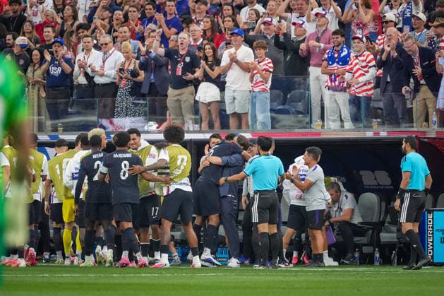 USA: Fußball FIFA World Cup, WM, Weltmeisterschaft, Fussball 2026 Gruppenphase Gruppe A Türkei vs USA SoFi Stadium (Inglewood, Los Angeles County, Kalifornien): Tor und Torjubel zum 1:0 durch Auston Trusty (USA, 6) Freude, Emotionen, Jubel *** USA Soccer 2026 FIFA World Cup Group Stage Group A Turkey vs. USA SoFi Stadium, Inglewood, Los Angeles County, California Goal and goal celebration following Auston Trusty s 1–0 goal for the USA, 6 Joy, emotions, cheering Copyright: xJOERANxSTEINSIEKx