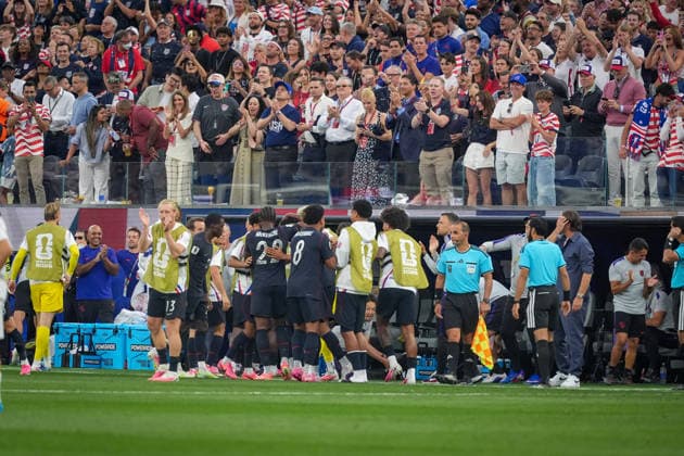 USA: Fußball FIFA World Cup, WM, Weltmeisterschaft, Fussball 2026 Gruppenphase Gruppe A Türkei vs USA SoFi Stadium (Inglewood, Los Angeles County, Kalifornien): Tor und Torjubel zum 1:0 durch Auston Trusty (USA, 6) Freude, Emotionen, Jubel Mauricio Pochettino (Trainer, USA) *** USA Soccer 2026 FIFA World Cup Group Stage Group A Turkey vs. USA SoFi Stadium, Inglewood, Los Angeles County, California Goal and celebration following the 1–0 goal by Auston Trusty (USA), 6 Joy, emotion, celebration Mauricio Pochettino, coach, USA Copyright: xJOERANxSTEINSIEKx