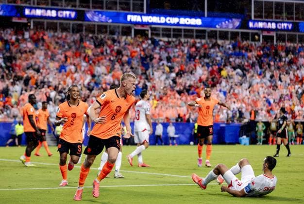 KANSAS - Jan Paul van Hecke of the Netherlands celebrates the 1-3 during the 2026 FIFA World Cup, WM, Weltmeisterschaft, Fussball Group F match between Tunisia and the Netherlands at Kansas City Stadium on June 25, 2026, in Kansas, United States. ROBIN VAN LONKHUIJSEN ANP FIFA World Cup 2026 group stage 2026 xVIxANPxSportx xxANPxIVx 562007784 originalFilename: 562007784.jpg